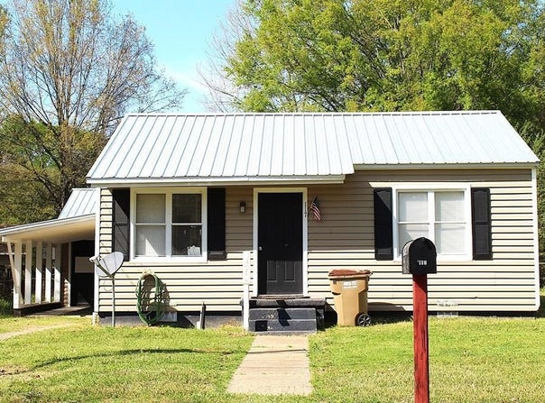 117 E Ave H, Hooks, TX 75561