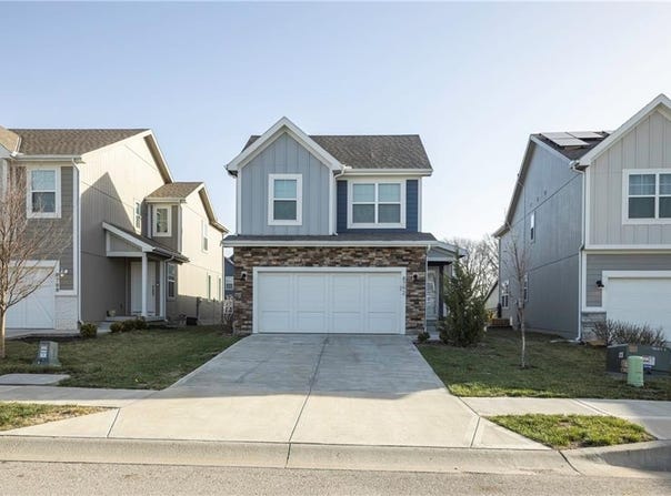 8792 SW 9th Street, Blue Springs, MO 64064