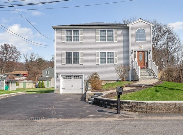 15 Meadow Drive, Lowell, MA 01854