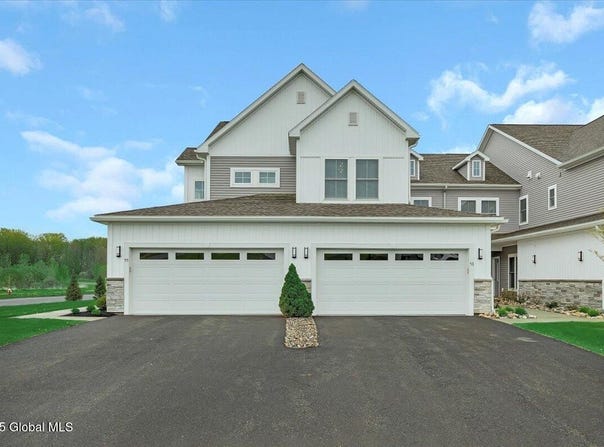 55 Wardley Circle, Colonie, NY 12047