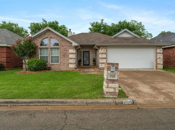 1715 Sully Court, Stephenville, TX 76401