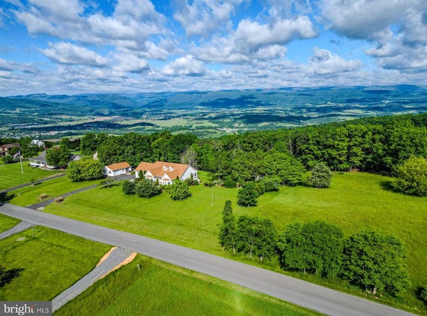 58 BRYNNER DRIVE, PETERSBURG, WV 26847