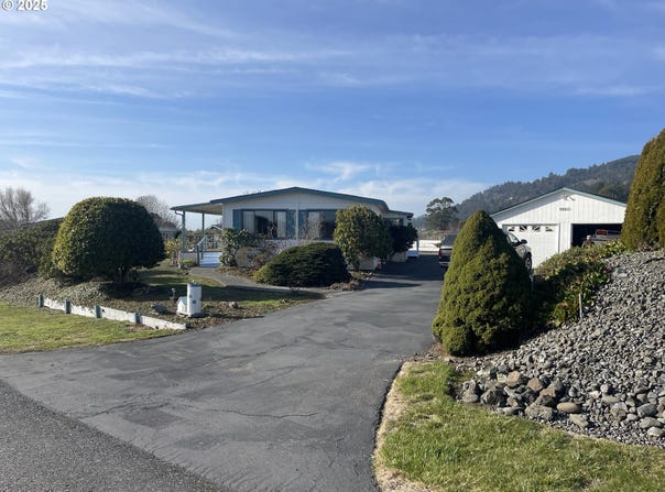 98611 CAMELLIA DR, Brookings, OR 97415