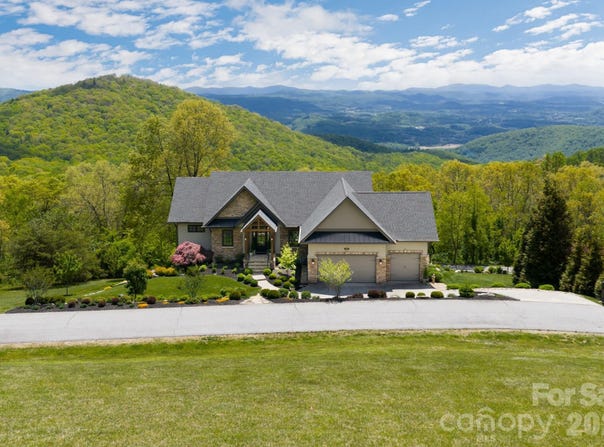 332 Summerset Drive, Hendersonville, NC 28792