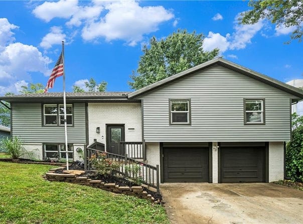 1105 N Halsey Terrace, Harrisonville, MO 64701