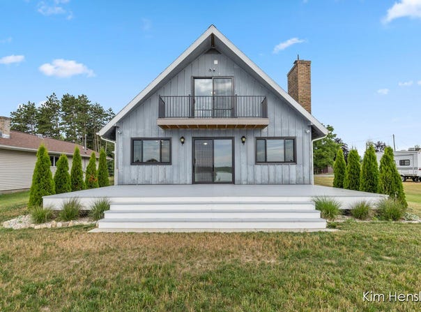 8686 Tecumseh Trail, Howard City, MI 49329