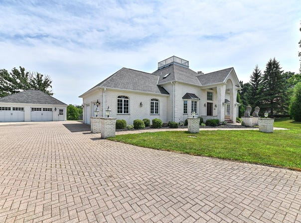 W289n4756 Wild Rose Ct, Hartland, WI 53029