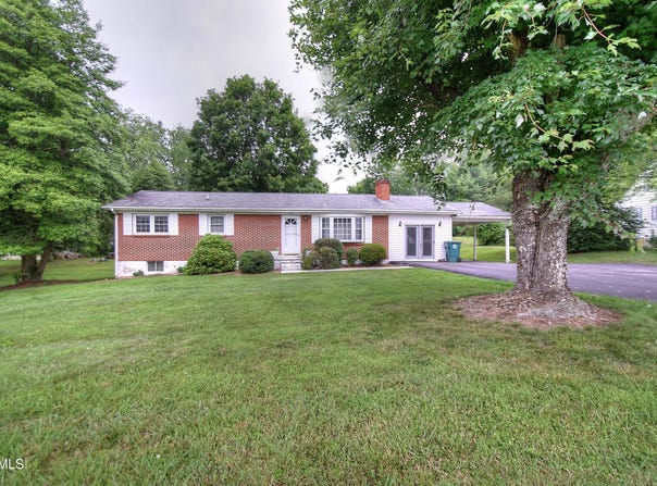 512 Old Airport Road, Bristol, VA 24201