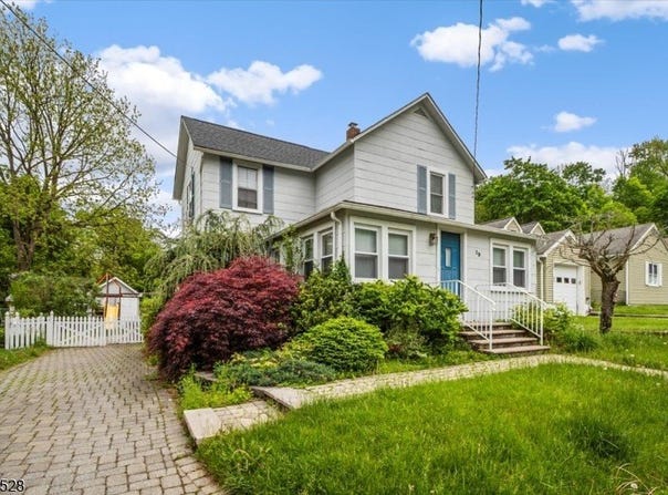 19 Spring St, Ogdensburg Boro, NJ 07439-1207