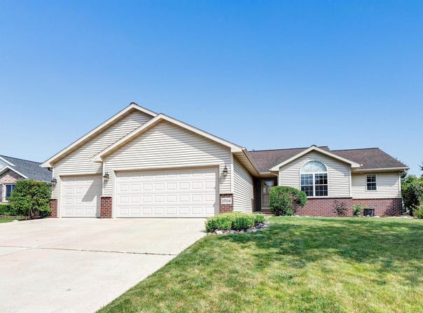 2704 SUSSEX Road, GREEN BAY, WI 54311