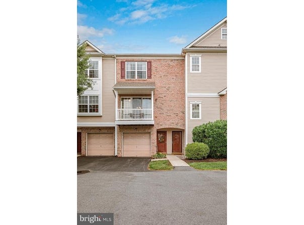 6780 PIONEER DRIVE, MACUNGIE, PA 18062