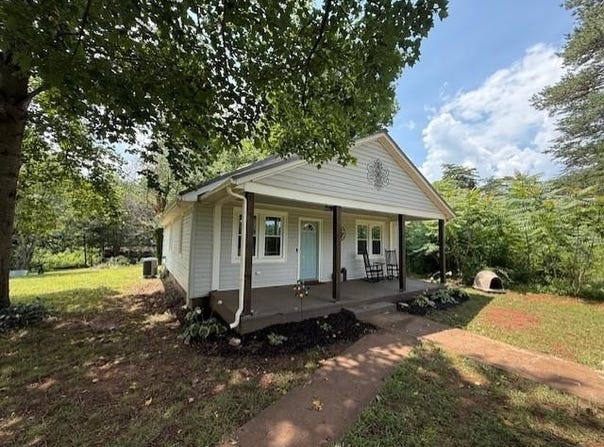 560 Evergreen Ave., Appomattox, VA 24522