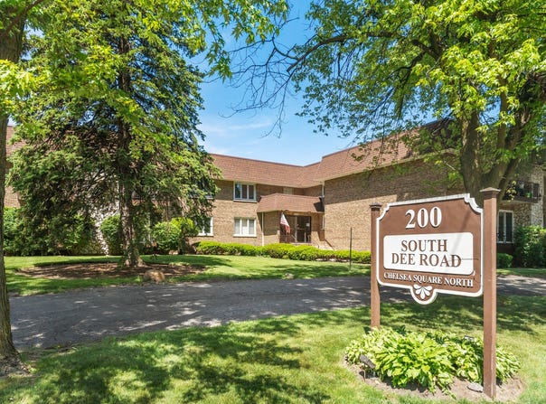200 S Dee Road, Park Ridge, IL 60068