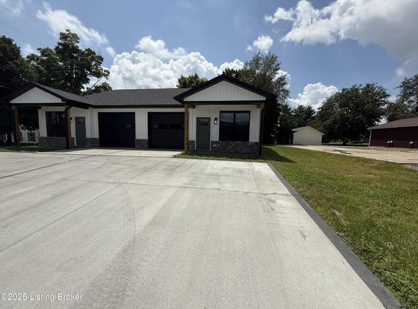114 E 1st St, Hardinsburg, KY 40143