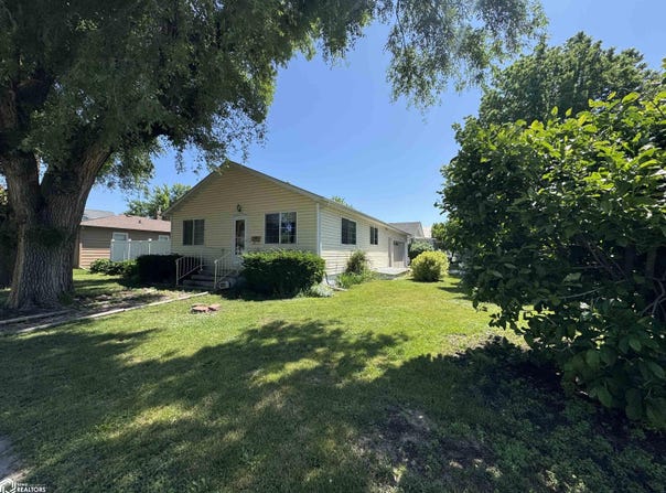 927 Drake Avenue, Centerville, IA 52544