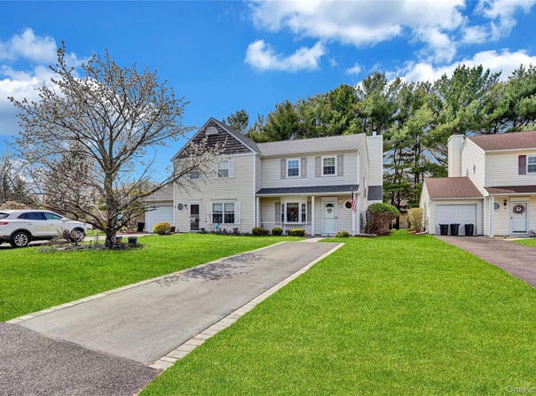 4 Dove Path, Coram, NY 11727