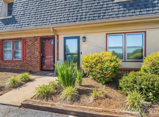 224 14th Avenue SE, Hickory, NC 28602