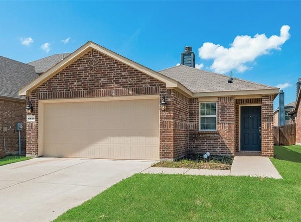 8829 Deadwood Lane, Aubrey, TX 76227
