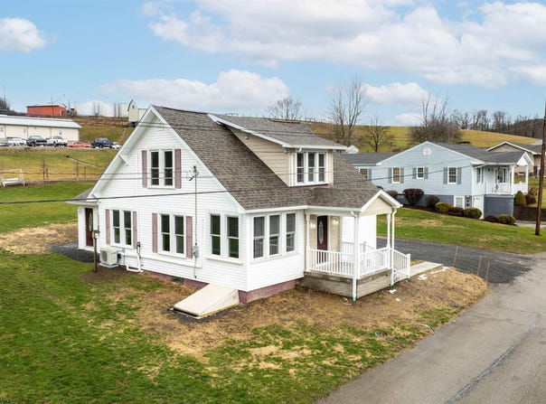 59 Armstrong Avenue, Bruceton Mills, WV 26525