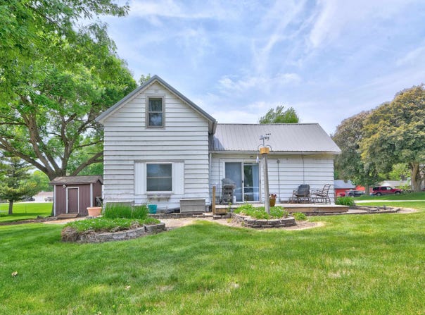 909 A Avenue, Armstrong, IA 50514
