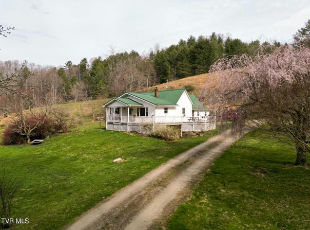 1563 Stage Road, Mountain City, TN 37683