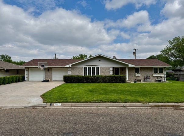 611 Harrison Ave, Goodland, KS 67735