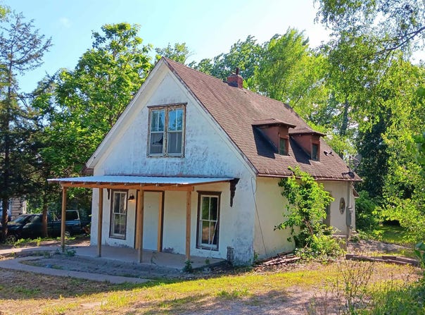 105 N 3rd Street, Mystic, IA 52574