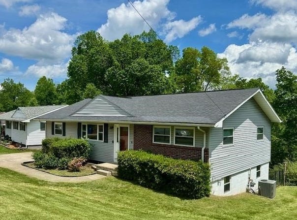 6 Seminole Road, Huntington, WV 25705