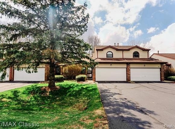 9039 Lake E Road, Springfield Twp, MI 48348