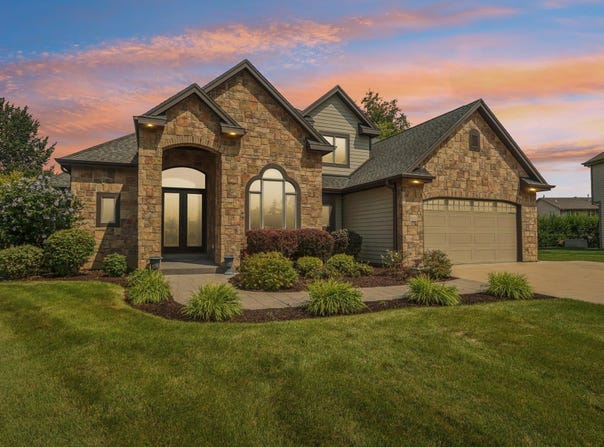 5121 S 111th St, Hales Corners, WI 53130
