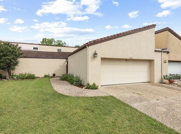 362 Englewood Drive, Kerrville, TX 78028