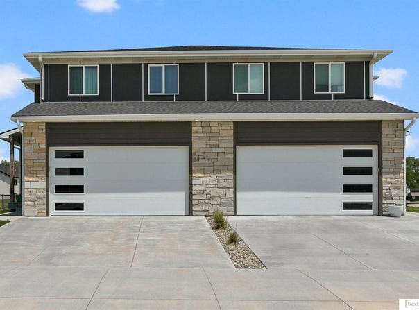 910 Titan Drive, Hickman, NE 68372