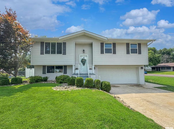 200 KICKAPOO Drive, East Peoria, IL 61611