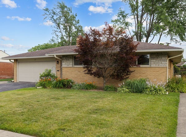 301 Lance Drive, Des Plaines, IL 60016