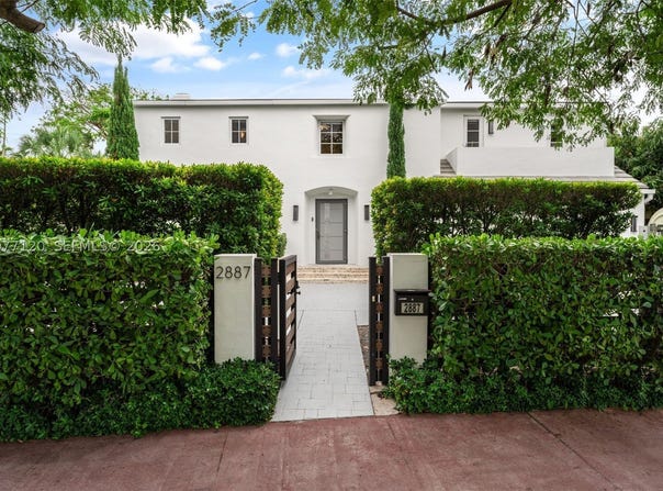 2887 Pine Tree Dr, Miami Beach, FL 33140
