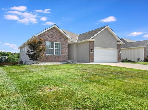 1115 SW Hoke Court, Lee's Summit, MO 64081