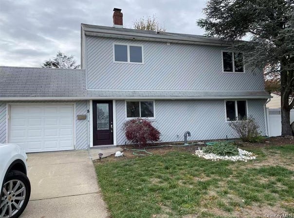 8 Harmony Lane, Westbury, NY 11590