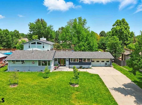 701 VALLEY VIEW DR, Scottsbluff, NE 69361