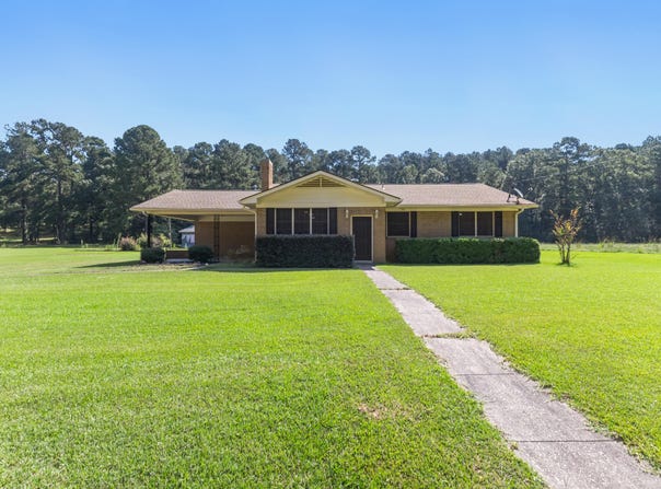 896 River Rd., Hattiesburg, MS 39401