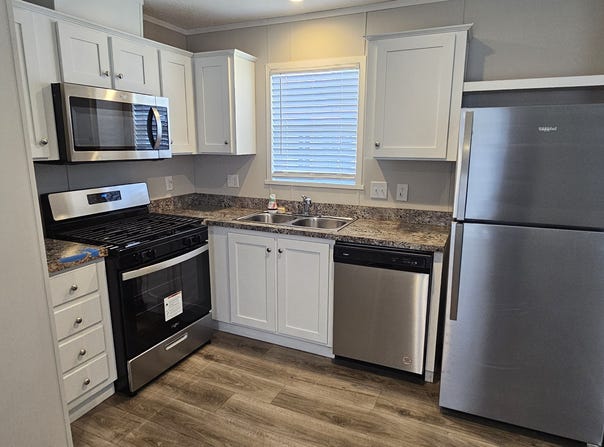 178 Magnolia Pl., Belleville, MI 48111