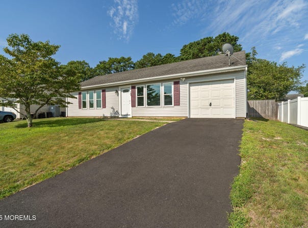 109 Schooner Avenue, Barnegat, NJ 08005
