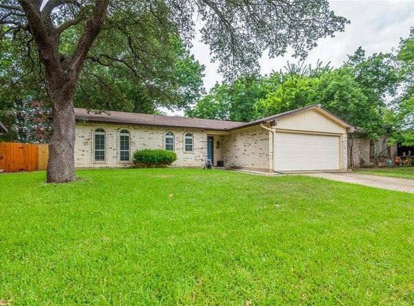 1004 Fairfax Court, Arlington, TX 76015