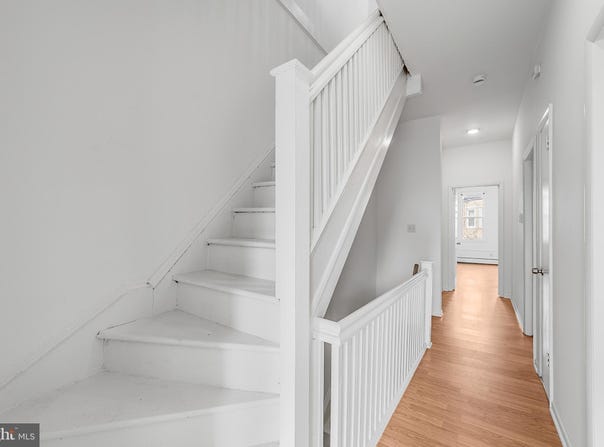 25 COLONIAL AVENUE, TRENTON, NJ 08618