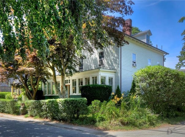 24 Old Beach Road, Newport, RI 02840