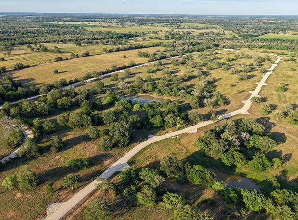 382 Main Loop, Waelder, TX 78959
