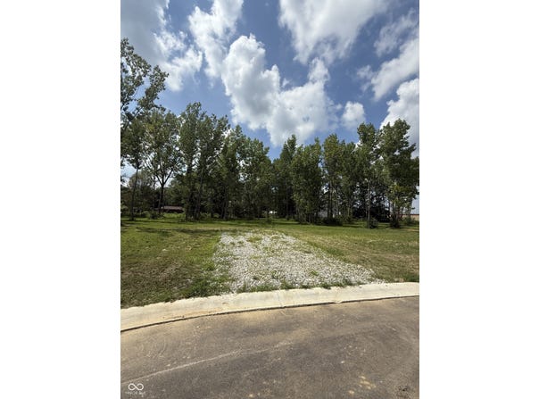 4834 Lakeview Drive, Greenwood, IN 46143