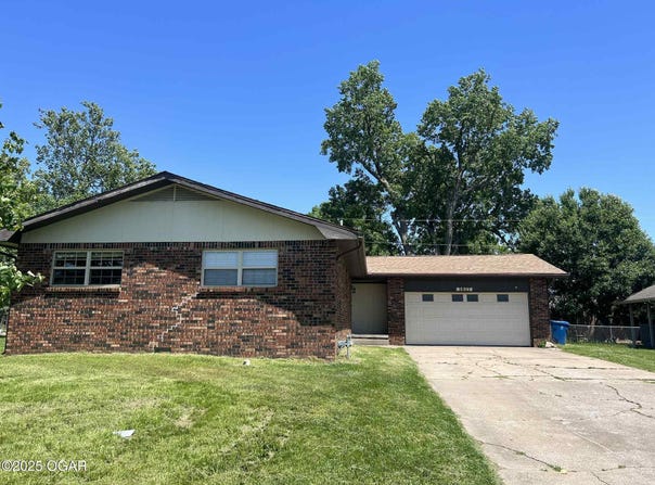 1617 Massachusetts Avenue, Joplin, MO 64804