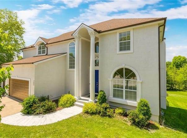 2603 SW Shadow Creek Court, Blue Springs, MO 64015