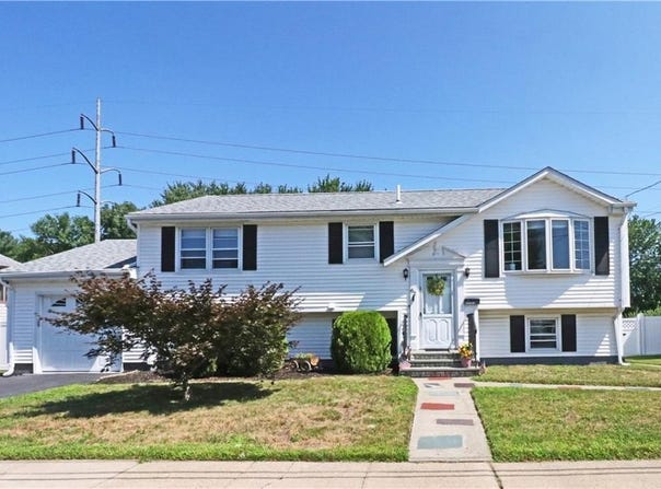62 Valleybrook Drive, East Providence, RI 02914