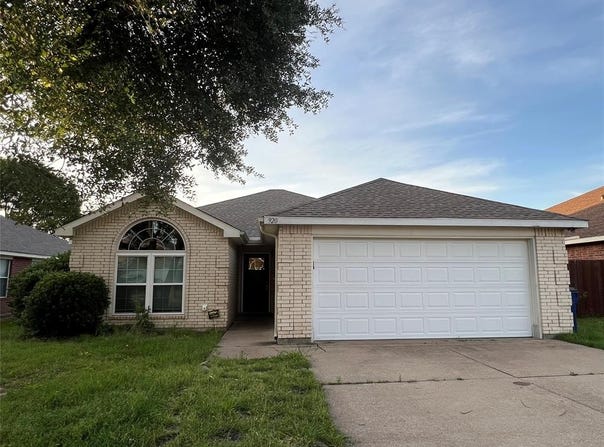 920 Joshua Drive, Burleson, TX 76028